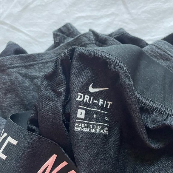 Nike spandex shorts, size S - Picture 2 of 2